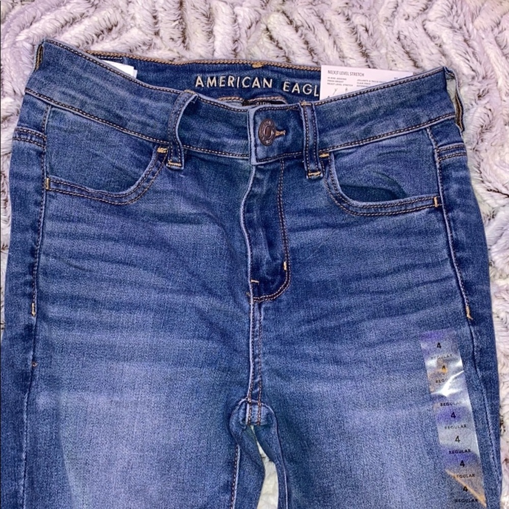 BRAND NEW American Eagle High Rise Jeans! Size 4.